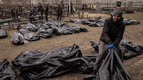 fake dead body in a bag ukraine|No, that video of moving body bags doesn't prove Ukraine's dead .